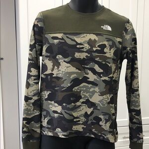 The North Face Long Sleeve Colorblock Tee – Teen Unisex – XL (14–16)